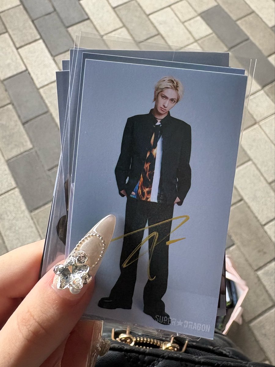 4_tmtori's tweet photo. SUPER★DRAGON スパドラ ドラフェス グッズ ミニ生写真 交換 

【譲】古川毅 サイン

【求】松村和哉 サイン

本日ドラフェス会場での交換できる方優先
お気軽にお声掛けください。 https://t.co/APskrVfN55