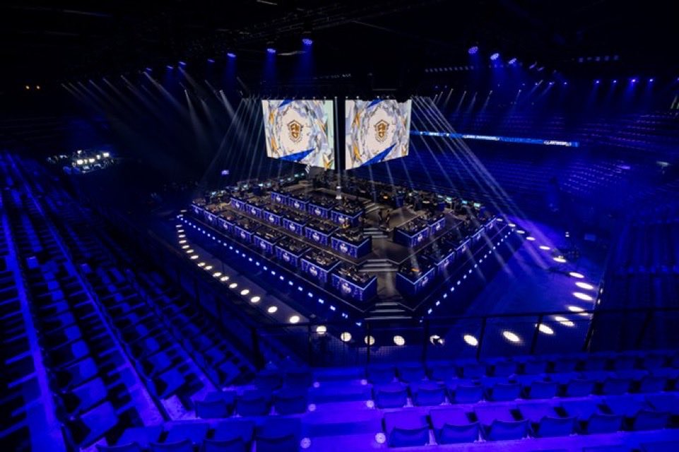 marnafii's tweet photo. Most Micky Lan All Time? 

- No AC
- Every Good NA team is conned
- Half the NA players are Sick 
- Asia teams winning games ???
- M8 Crowd helping their favorite players cheat + griefing 
- Gold loot randomly spawning in Micky off spawns 
-  Pc crashing per usual https://t.co/8bxdfJhEym