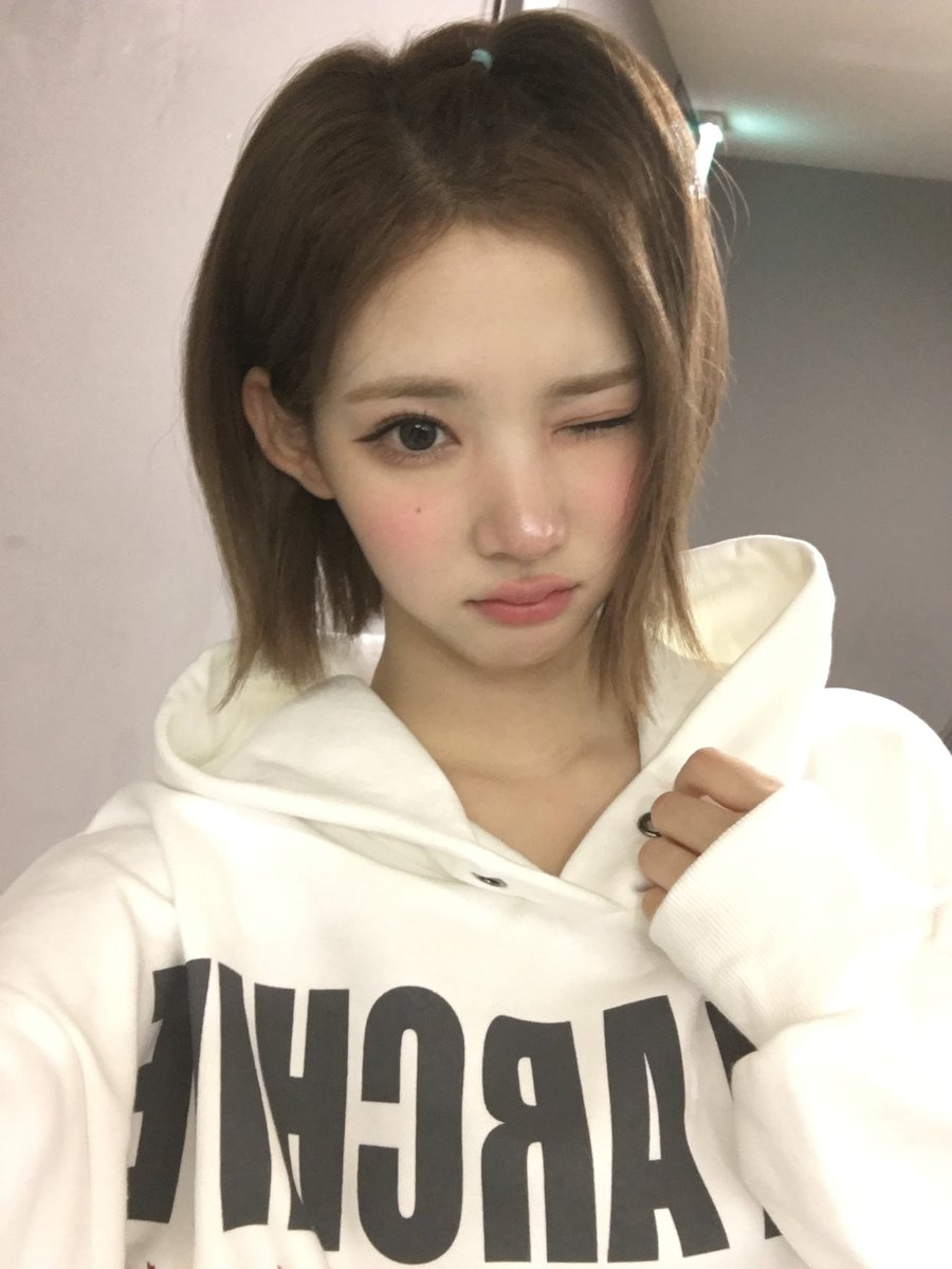 Byeo_ri2's tweet photo. 와.... 기분이다 
최지우 내 여자ㅋㅋ♡!! https://t.co/2y8n9Mmw6P