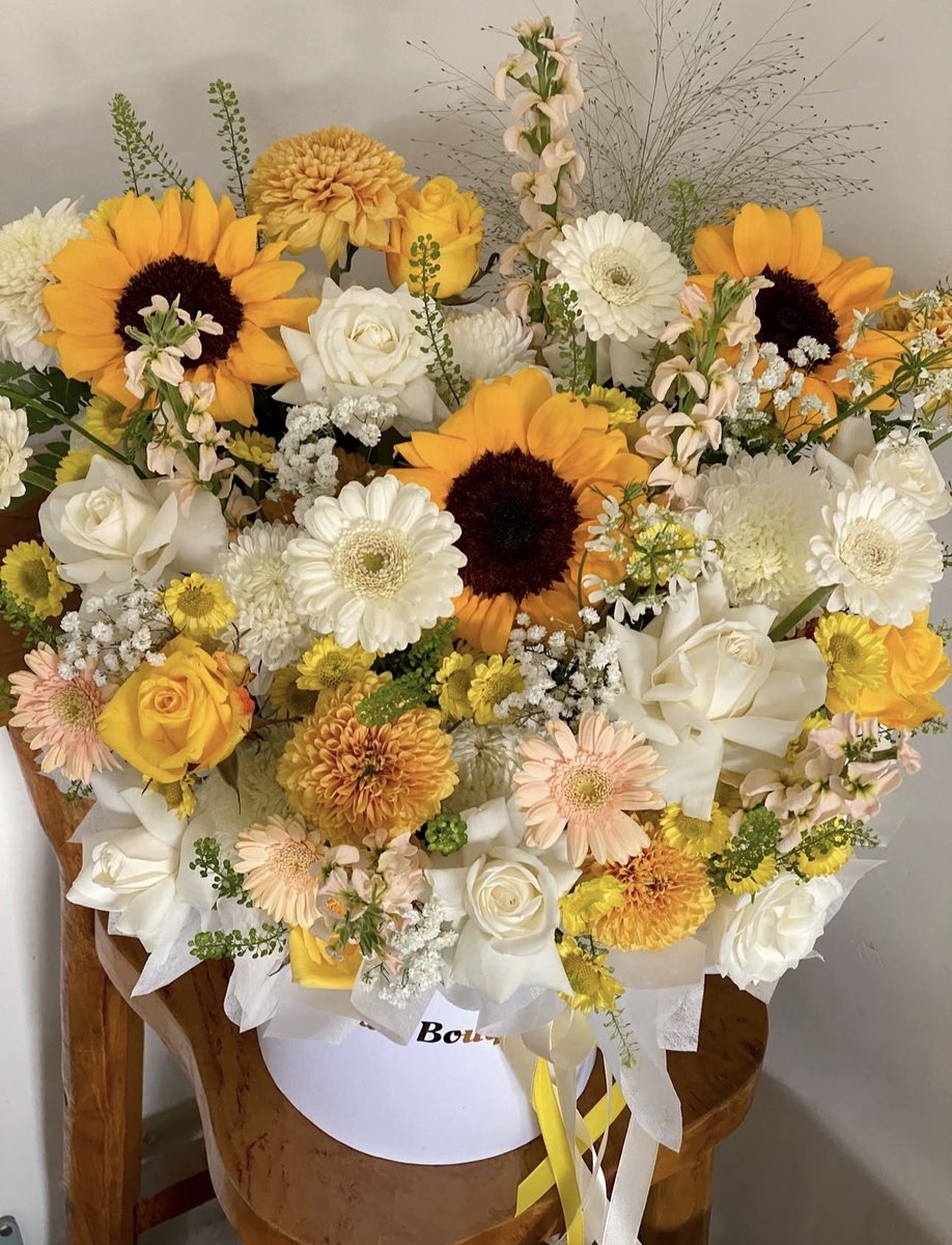 sunflowerchives's tweet photo. mood booster💐 https://t.co/MP1CBeixNW
