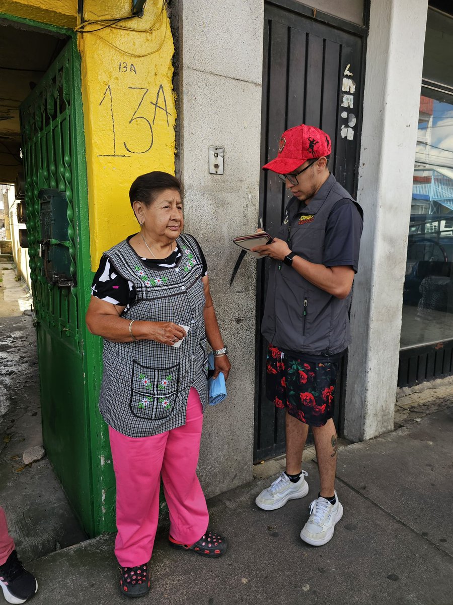 GerardoGM_MS's tweet photo. Tacuba se conoce caminando y escuchando a su gente. 🤝
#CasaXCasa, compartimos información, escuchamos inquietudes y conocemos las necesidades de la comunidad. Participar, expresar nuestras ideas y organizarnos también es construir comunidad. https://t.co/b8aBaouybu