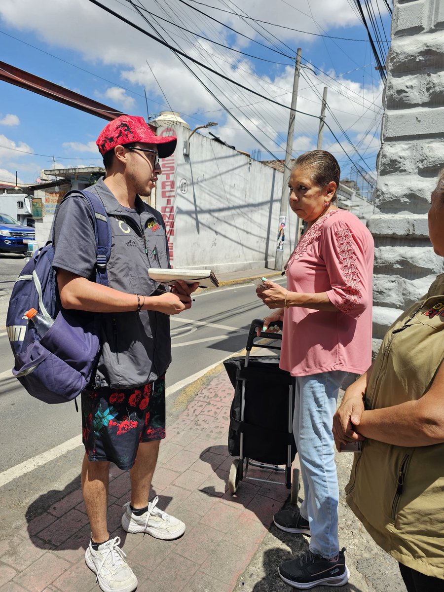 GerardoGM_MS's tweet photo. Tacuba se conoce caminando y escuchando a su gente. 🤝
#CasaXCasa, compartimos información, escuchamos inquietudes y conocemos las necesidades de la comunidad. Participar, expresar nuestras ideas y organizarnos también es construir comunidad. https://t.co/b8aBaouybu