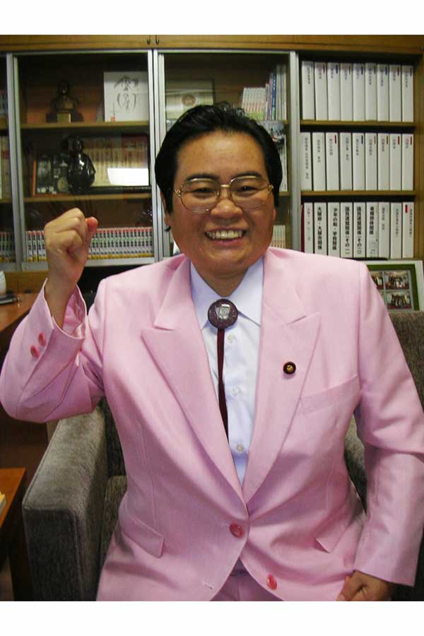 kamei_katsunobu's tweet photo. 井脇ノブ子師匠より男っぽい女性議員がいたとはな
一人称「俺」 https://t.co/ox5rp51toI