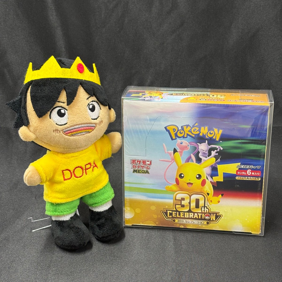 DOPA_0124's tweet photo. 🔥激アツ７の日開催中だよ〜🔥

30th CELEBRATION 1BOX🎁

・応募方法
①フォロー
②今日のお昼ご飯をリプライ🍚

・応募期限
9/28 23:59〆

・当選確率UP方法
30周年のBOXに封入されているお気に入りのピカチュウのカードを引用⚡️ https://t.co/by7FcZIhPB