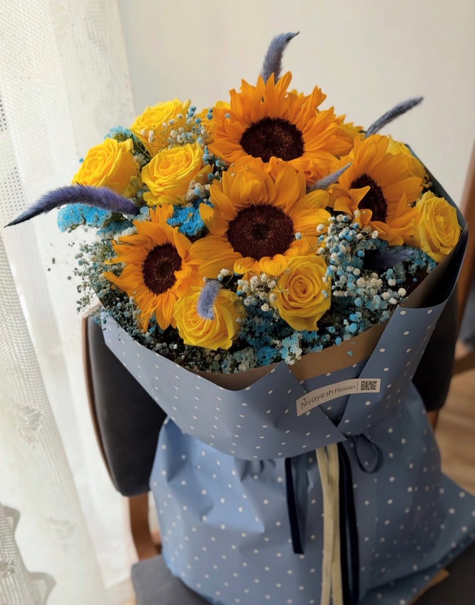 sunflowerchives's tweet photo. yellow season https://t.co/RQ325kxvFZ