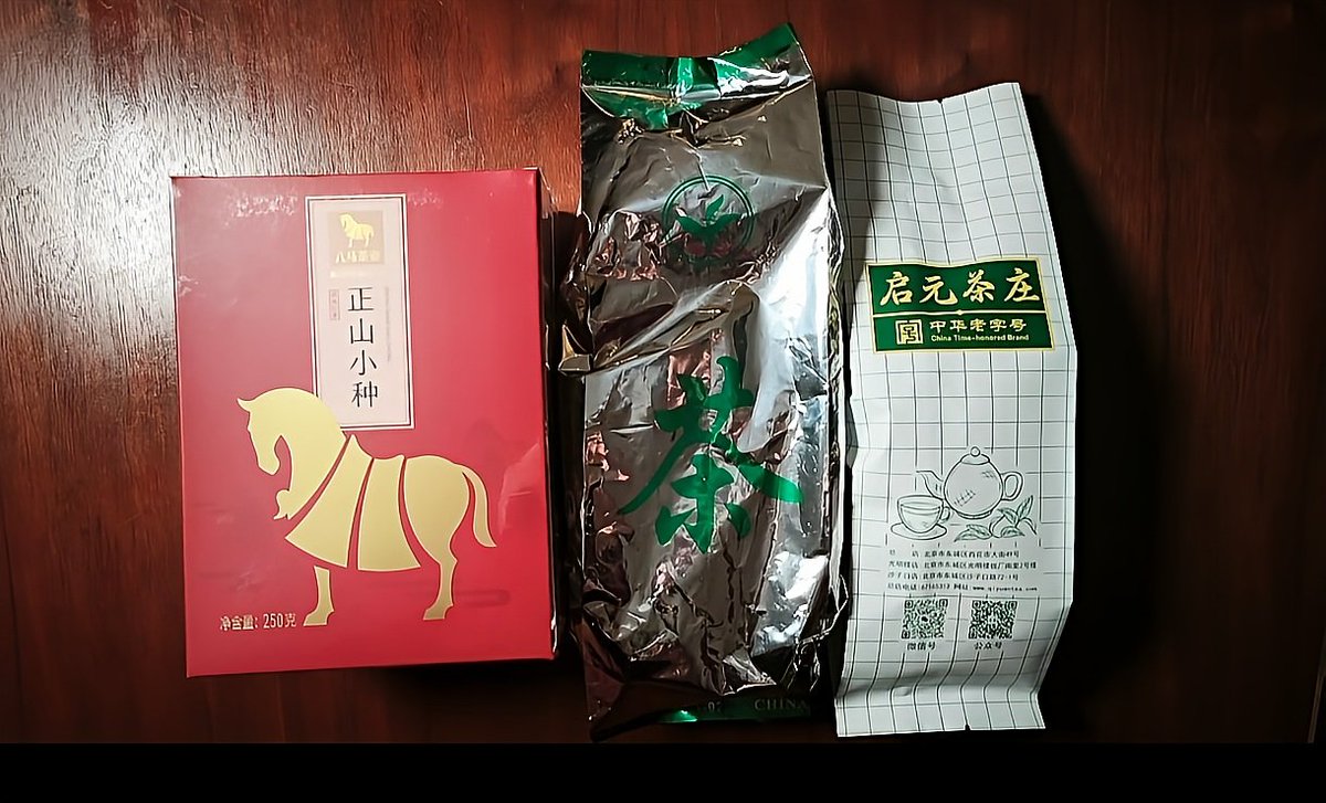 C_Marvelous_F's tweet photo. 今回、北京にて珍しい紅茶のみを厳選、友達と某俳優さんから戴いた古樹紅茶&amp;章朗老樹紅茶&amp;老樹白茶のみにしました🫖
茶葉によっては紛い物もあるので、良質な茶葉を見極める為、自らの五感を信じて3種類🍃
正山小种は黒糖風味、雲南滇紅はアカシア蜂蜜、金桂紅茶。

全てNon Flavorで天然もの🍃 https://t.co/I9HALaFylf