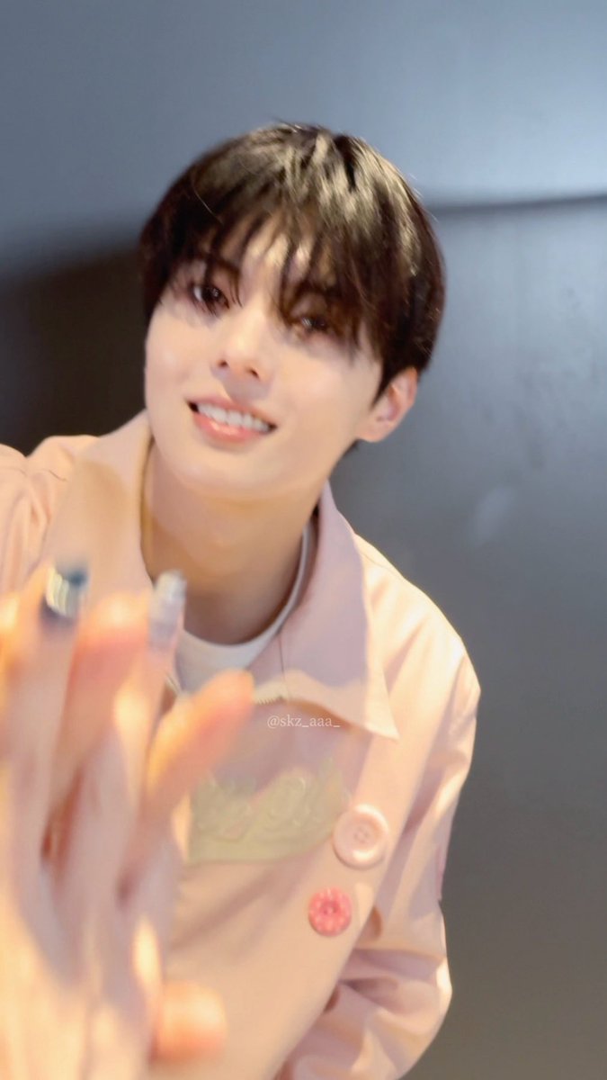skz_aaa_'s tweet photo. 260926 WHIB FANCON
[BLUE HOUR] IN JAPAN

立ってられないくらいの体調不良の中でも頑張って参加してくれてありがとう😿2部では笑顔も見られて安心したけど、ゆっくり休んでね、イジョン🫶🏻

#WHIB #BLUE_HOUR #LEEJEONG #전이정 https://t.co/sjs6p4ZkAr