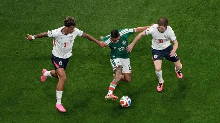 ponyoogirl's tweet photo. Está foto del primer gol de Morita para la selección mexicana que se une al “momentos durísimos” de esta nueva era 🇲🇽 https://t.co/fBvgb5E5Om