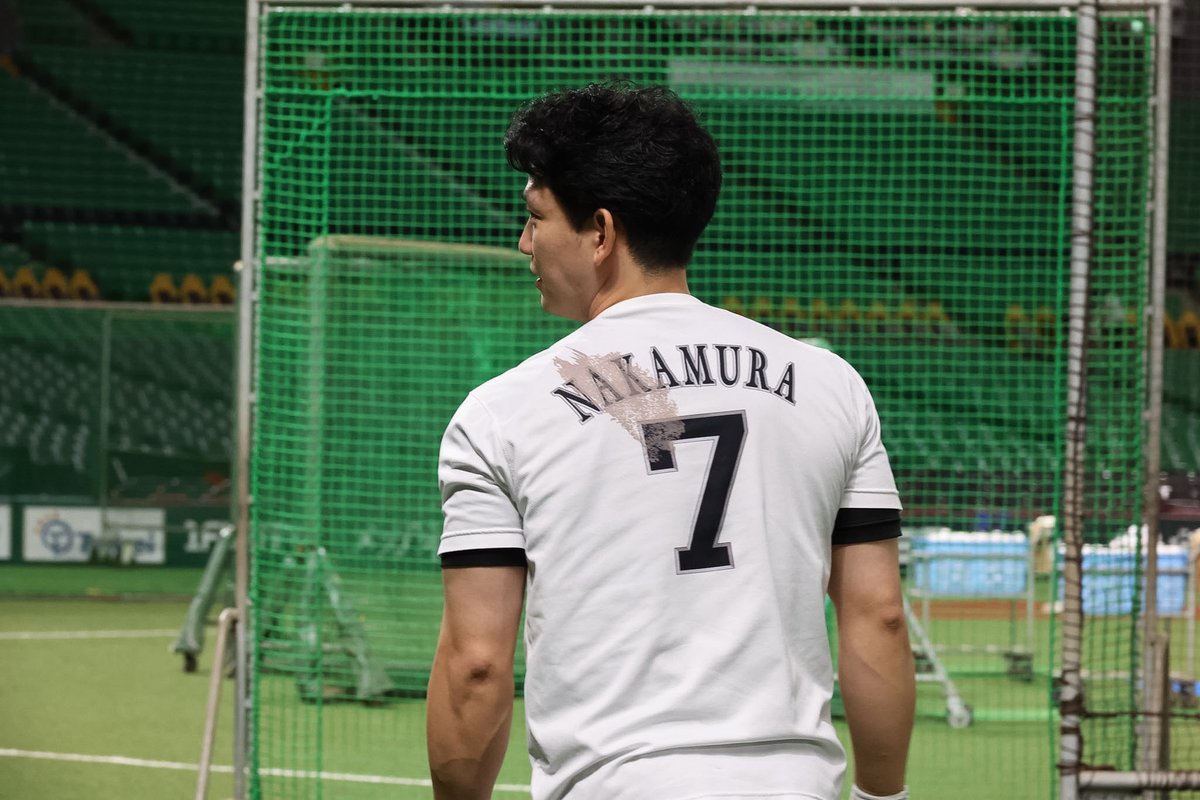 takafullc2's tweet photo. 【スタメン】
9月27日vsオリックス @ みずほPayPayドーム
1右 正木智也
2中 柳町達
3指 近藤健介
4三 栗原陵矢
5左 柳田悠岐
6一 中村晃
7遊 今宮健太
8捕 山本祐大
9二 牧原大成
投 大津亮介
#sbhawks #鷹フル https://t.co/Sned4JTR0h