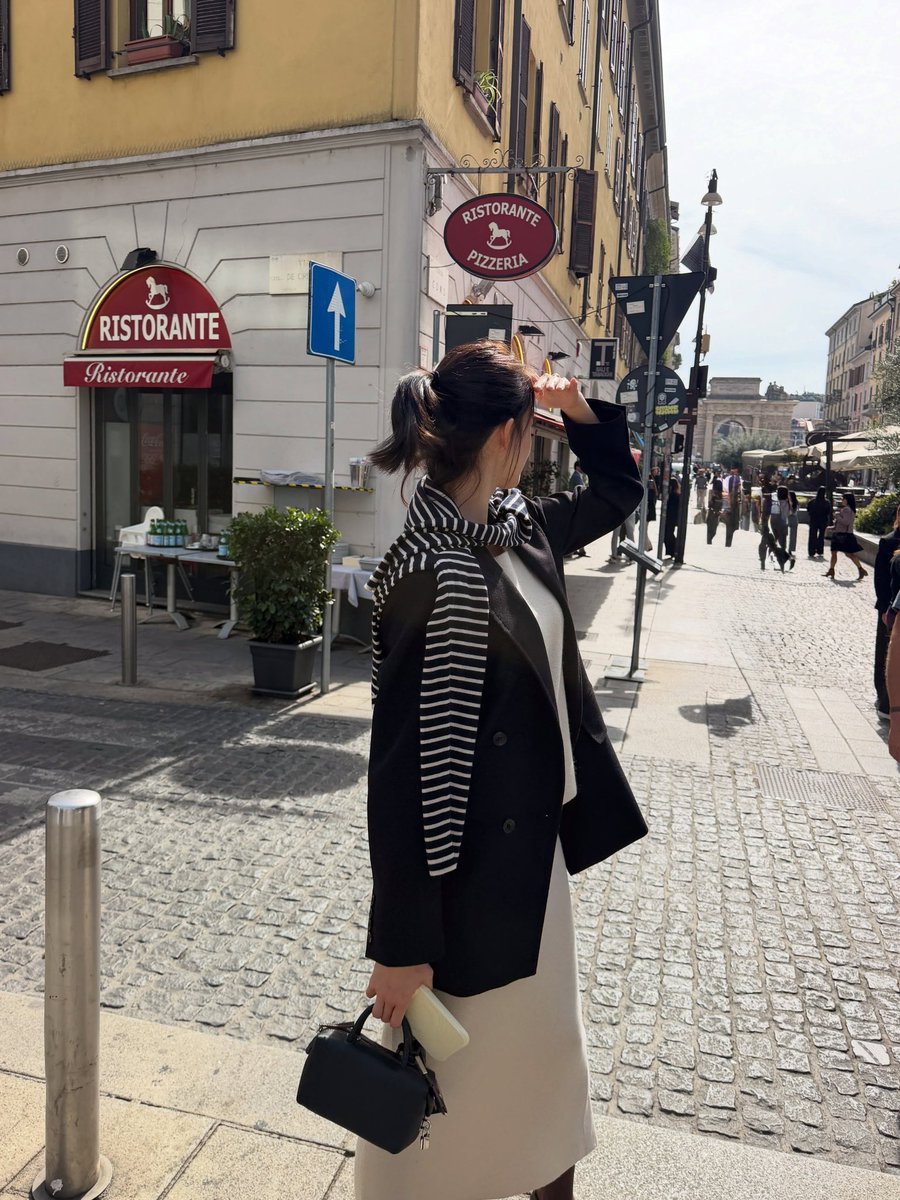 yoonyul_4ever's tweet photo. YoonA sharing these beautiful photos with us as we’re getting close to the end of September. 🥹🤍
A little gift from our lovely YoonA to make these last days of the month even sweeter. 🫶🏻 https://t.co/4fyP3uzjqC