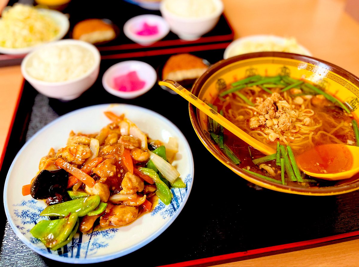 erumaLma's tweet photo. 鶏肉のXO醬炒めと台湾ラーメン
激安台湾料理屋さんランチ

昨夜も中華だったけど🤣
食後のコーヒーまで付いて800円だから近くに来たらつい寄っちゃう🥰

#お昼ごはん https://t.co/PV31W2jc44