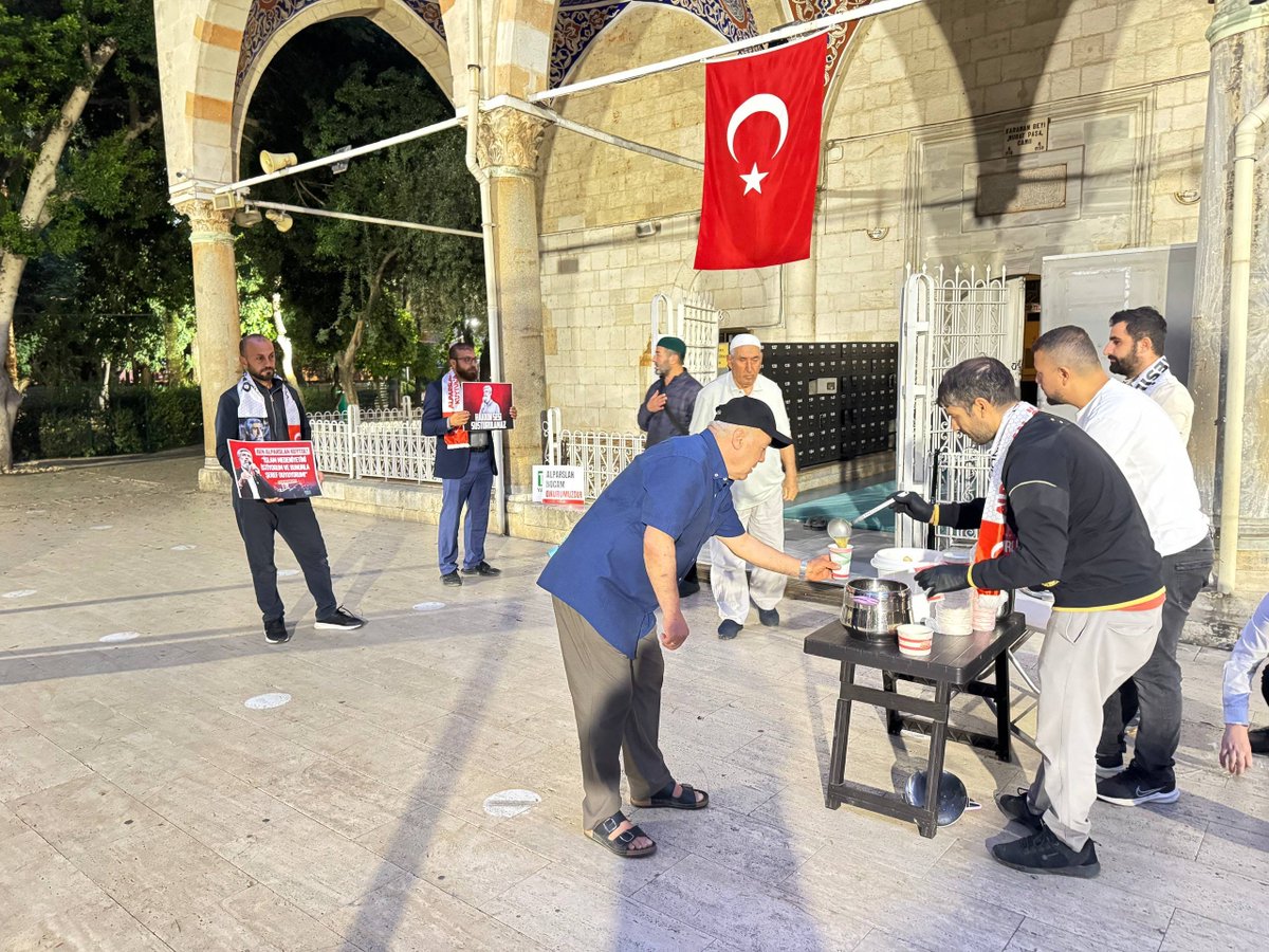 07furkanhareket's tweet photo. Alparslan Kuytul Hocaefendi, Semra Kuytul Hocahanım ve tutuklu bulunan Furkan Gönüllüleri için sabah namazı sonrası çorba ikramında bulunduk. Tüm Furkan Gönüllüleri özgür kalana dek mücadele etmeye devam edeceğiz.

•Muratpaşa Cami

AlparslanHocaya Ozgürlük
SemraHocaya Ozgürlük https://t.co/XhT1nENiFN