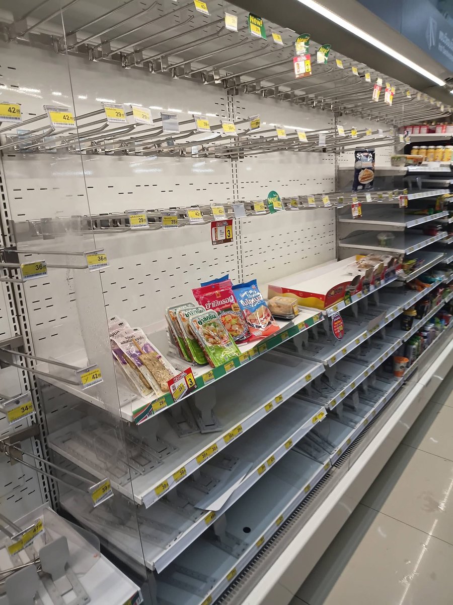 SoDayx4m's tweet photo. ฝนหยุดตก เดินฝ่าน้ำมาซื้อข้าว เกลี้ยงเลย 🥹
#มีนบุรี https://t.co/qFS9X3cDF6
