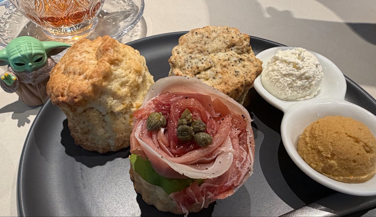aabb_meg's tweet photo. スコーンランチ！
生ハムうまーい https://t.co/KPKa7iY0H6