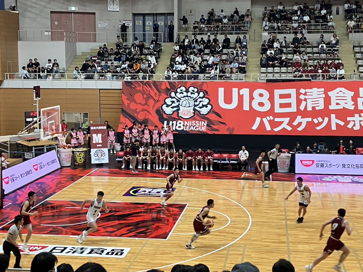 Ryotation's tweet photo. このあと本日の第3試合
#京都精華学園 vs #四日市メリノール学院 

昨日はともに悔しい敗戦となった両チーム
ジュニアウィンターカップなど中学時代からの対戦が続く両校の好カードです🏀

（写真は第2試合の柳ヶ浦vs仙台大明成）

#U18日清食品トップリーグ
#高校バスケ https://t.co/CFC4mfQTNR