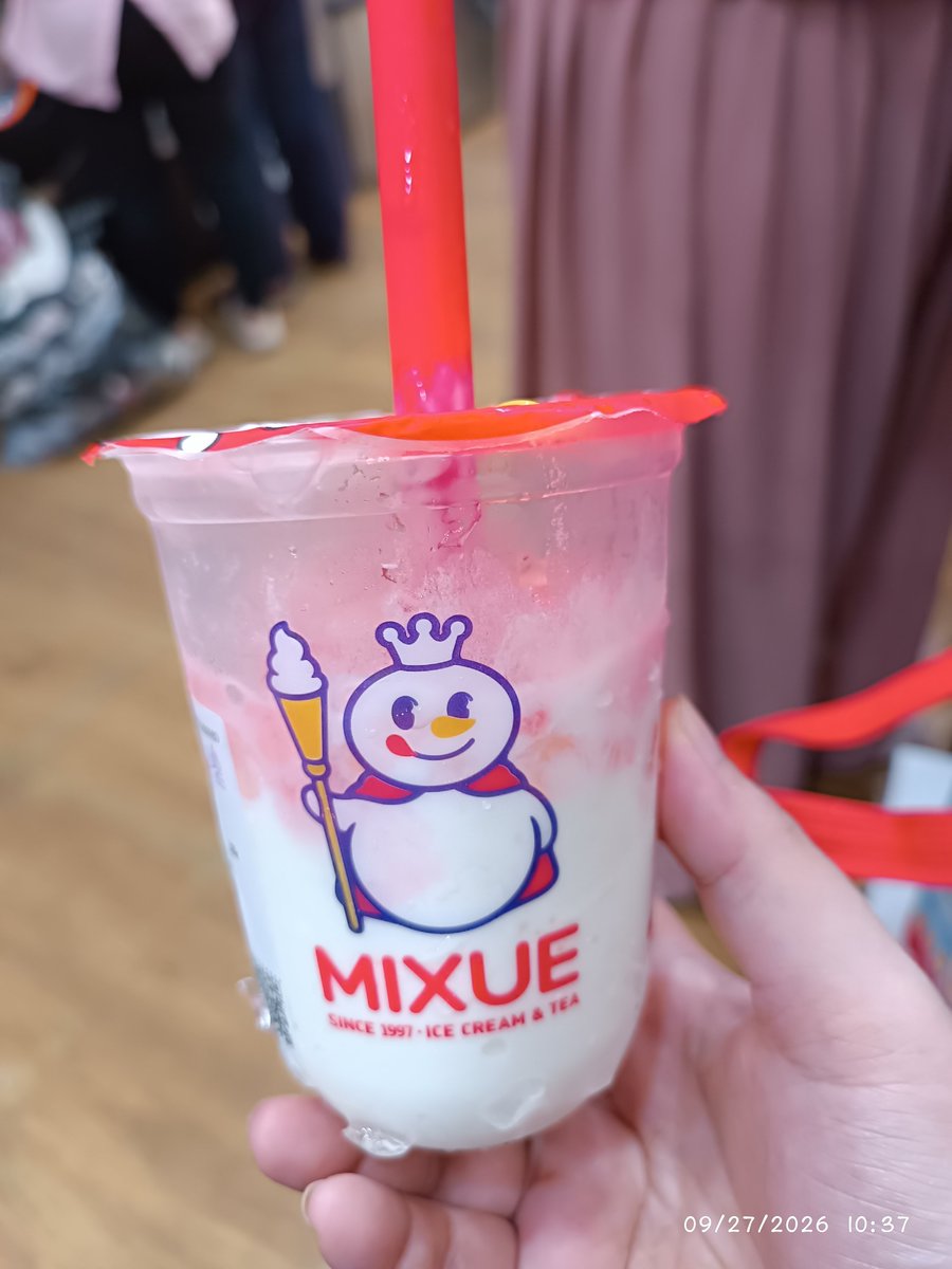 Furiosawoo's tweet photo. siang-panas minum ini enak bgt :)

#peachsundae
#mixue
#icecream https://t.co/mQCiNPppnG