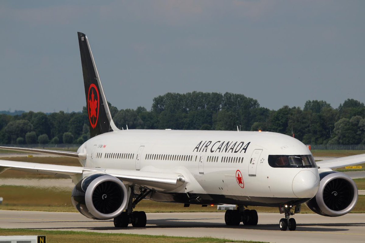 BryceValerkoa's tweet photo. Air Canada Boeing 787-9 Dreamliner in Munich. https://t.co/DcQD7lD8hI