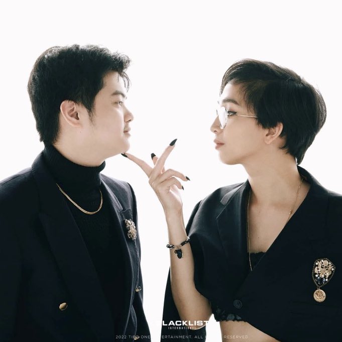marshanduhhh's tweet photo. veewise gaining more traction because of jeongcheol is not on my bingo card. two very different worlds colliding hahahahah welcome to veewise fam i guess 🤩 https://t.co/SfbQZesmeA