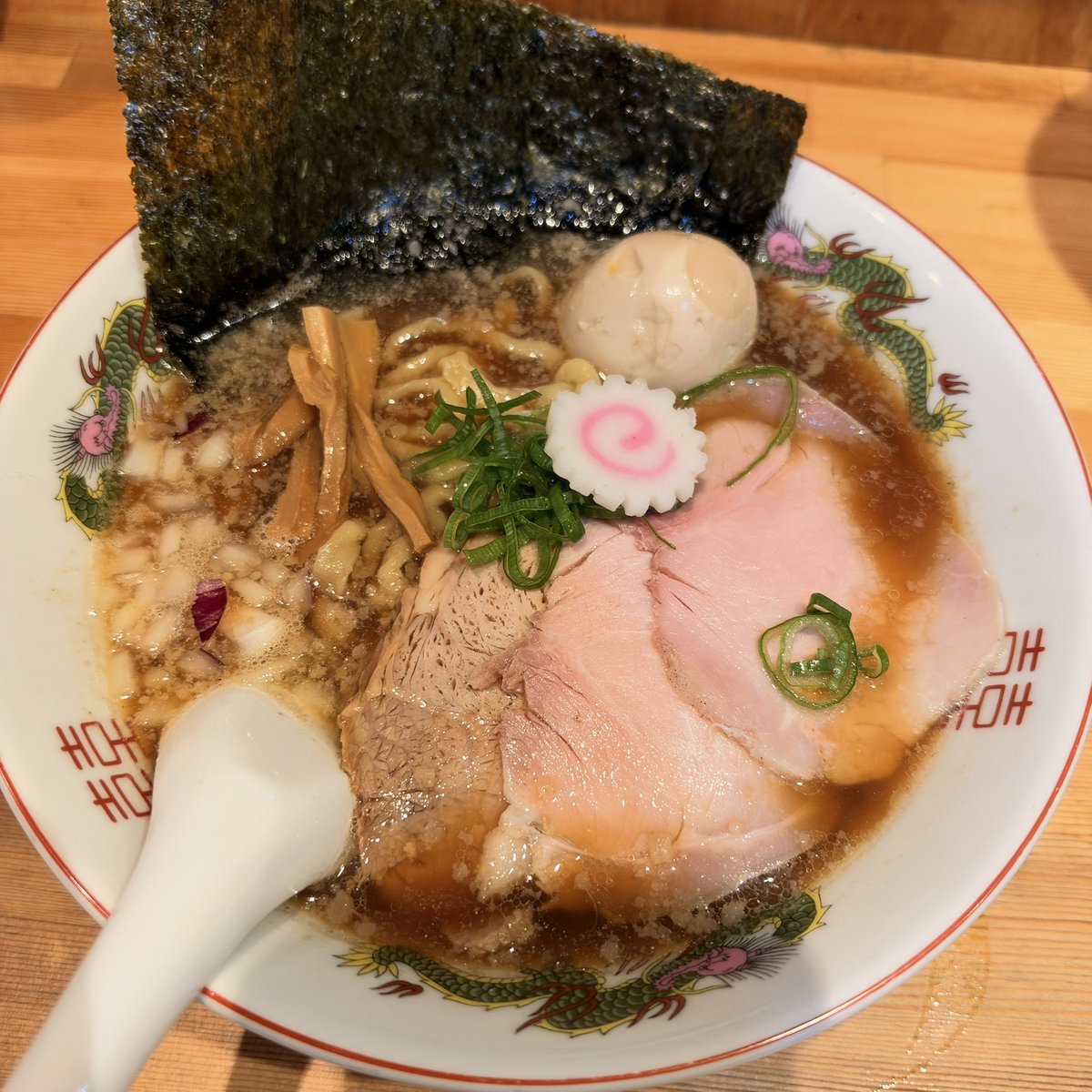 7smilepper's tweet photo. 今日のお昼はにぼしラーメン♡
ふるっぱーが南相馬に居るなんて嬉しい☺️
ゆいちゃん、東北には美味しいラーメンたくさんあるよ〜☺️💚
#ゆいとラーメン https://t.co/ncYsP34CjI