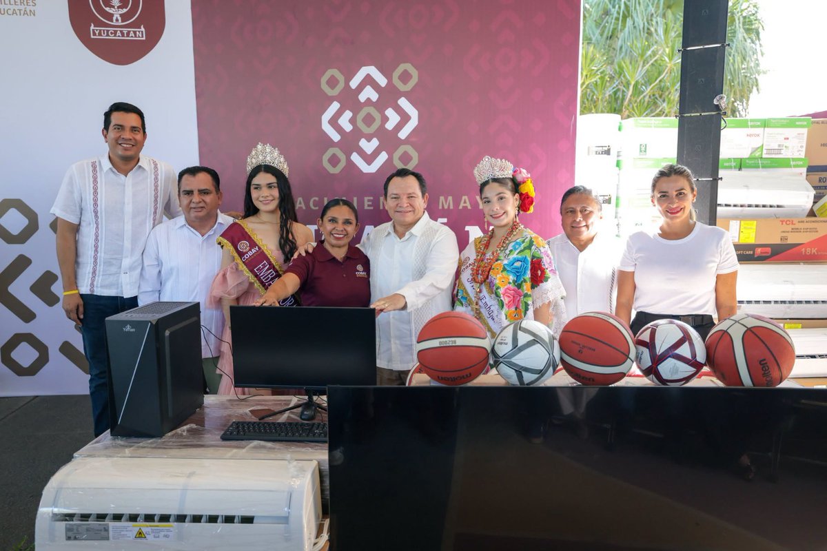 educacionyuc's tweet photo. ✨🏫 Renacer para transformar el #Cobay
🤝📦 Acompañamos al Gobernador @huachodiazmena a la entrega de material e insumos para fortalecer la operación de los 72 planteles del Colegio de Bachilleres del Estado de Yucatán. (1/2) https://t.co/VXlmYgndnE