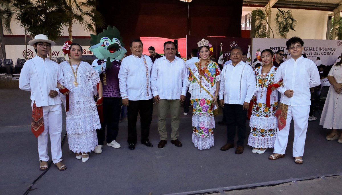 educacionyuc's tweet photo. ✨🏫 Renacer para transformar el #Cobay
🤝📦 Acompañamos al Gobernador @huachodiazmena a la entrega de material e insumos para fortalecer la operación de los 72 planteles del Colegio de Bachilleres del Estado de Yucatán. (1/2) https://t.co/VXlmYgndnE