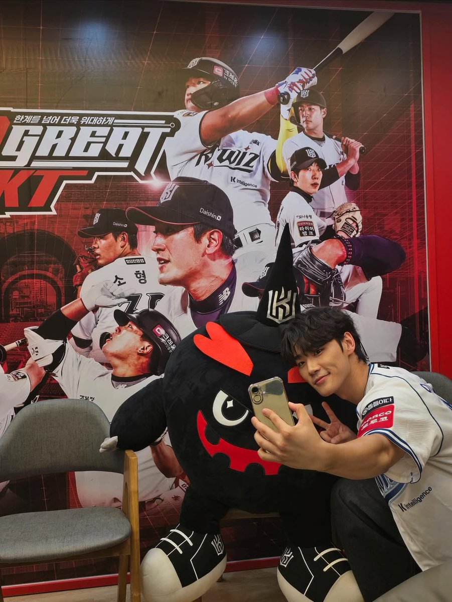 hongd_0's tweet photo. 민재 시타때 징짜... 잘생겻던거 아는 사람.. https://t.co/ETAiInT5TL