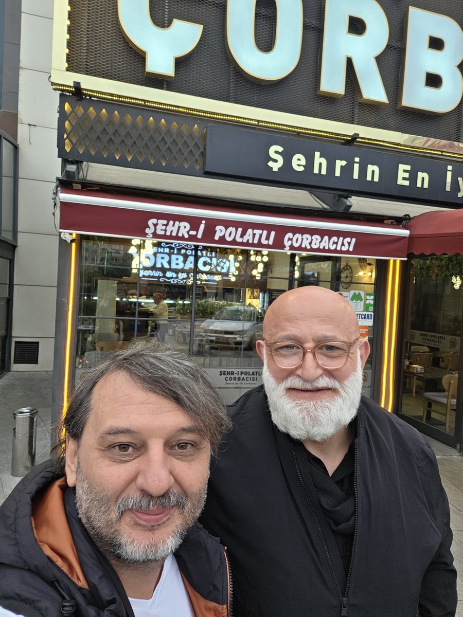 aykanat1's tweet photo. Tribünlerimizin efsanesi Şükrü Abi. https://t.co/uwgBJft1U8