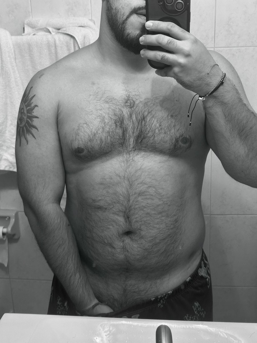 unadpablo's tweet photo. Is it black and white art? https://t.co/79iIwEdnMr