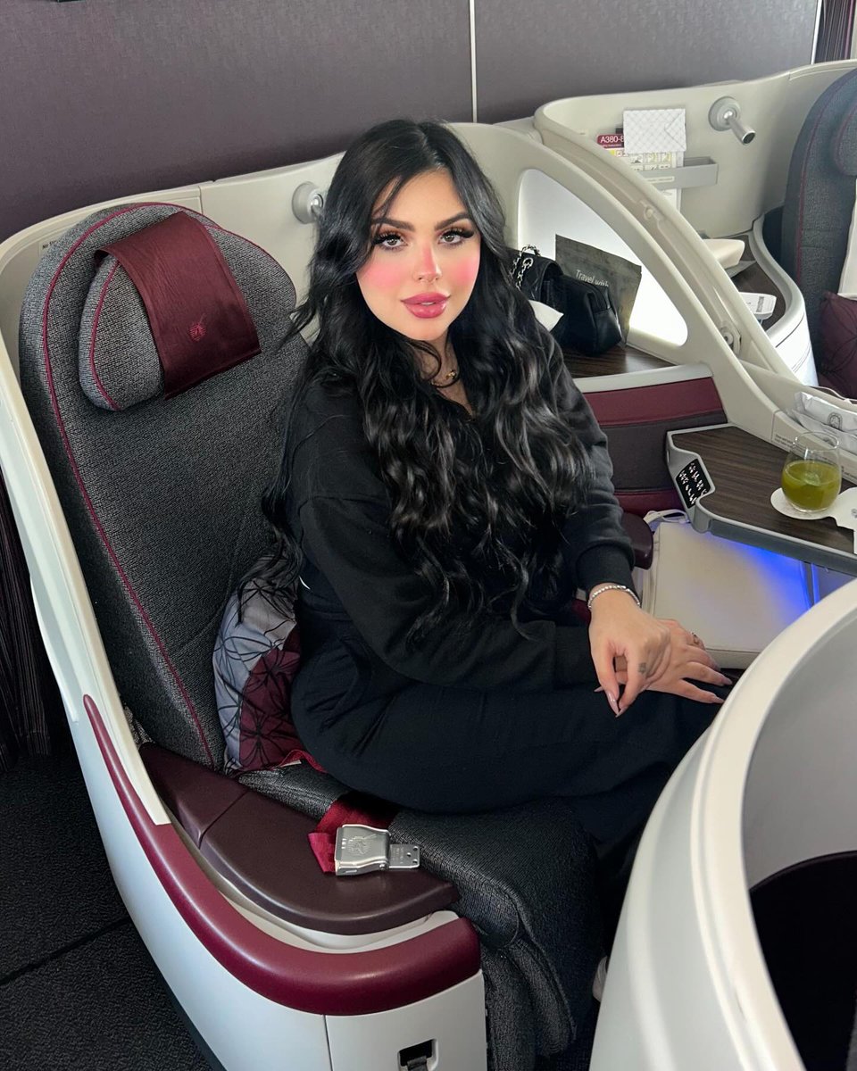 comproyvendo's tweet photo. أنا دائمًا أرفع من يقدّرني، فابحث عمّن في مقامك وارفعه. https://t.co/9C5gw637j1