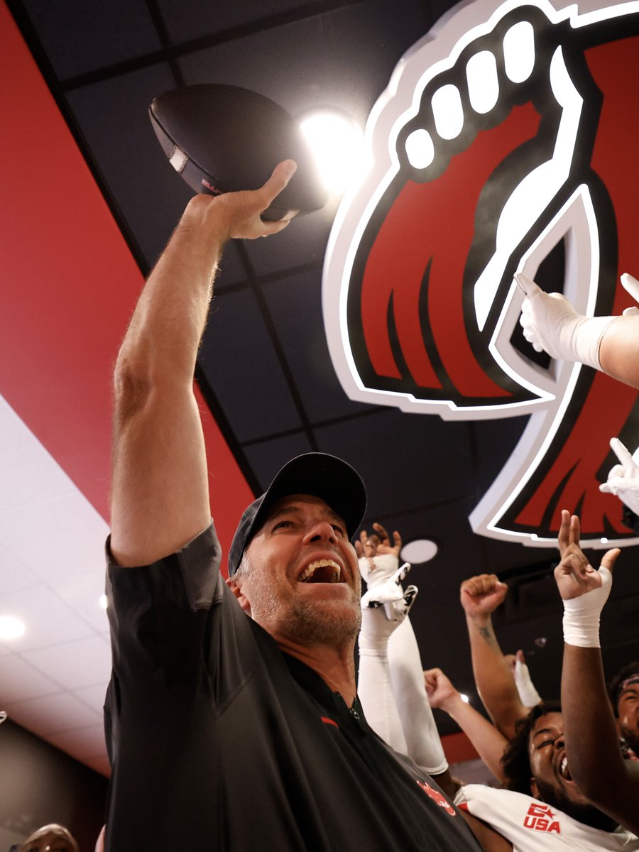 WKUFootball's tweet photo. 𝙃𝙊𝙒 '𝘽𝙊𝙐𝙏 𝙏𝙃𝙀𝙈 𝙏𝙊𝙋𝙎 ⁉️ https://t.co/VaCLBOLyf2