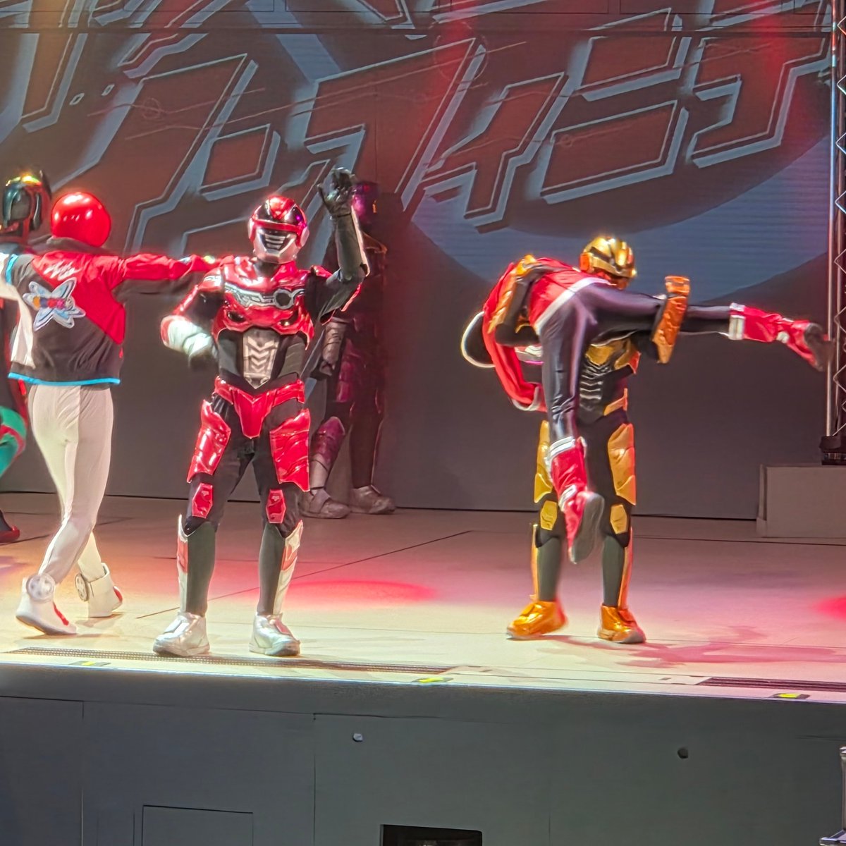 makichoco_tan's tweet photo. ２公演目ドカ泣きしてたんだけどラストのこれで涙全部引っ込んだ https://t.co/kYUKr6d3Jb
