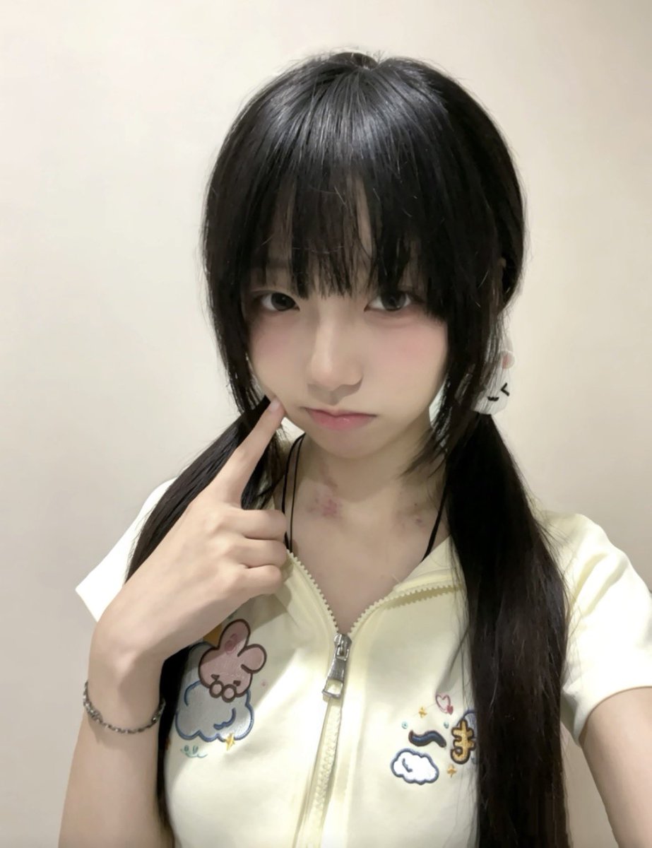 ramazan62510165's tweet photo. 好无聊呀！！！

谁说要锐评我17的福吗？？？

 多来锐评一下，看完不许讲我福黑嗷😜 https://t.co/kWj3BnQ1Yh
