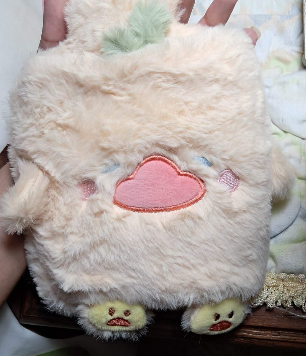 tinamaritzarn's tweet photo. me compré una compresa de patito de verdad que me está ayudando bastante https://t.co/VPlzCclHlz