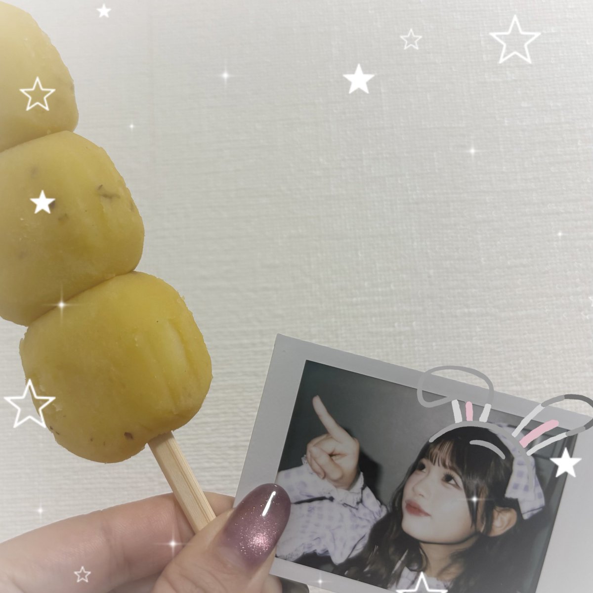 2525_SORA_'s tweet photo. そういえば月見えなかったので、月みたいな芋のお団子買ってお月見しました🎑🌕🐇
#萩田そら #にこにこそらちゃん日和 https://t.co/4oGPY3id7B