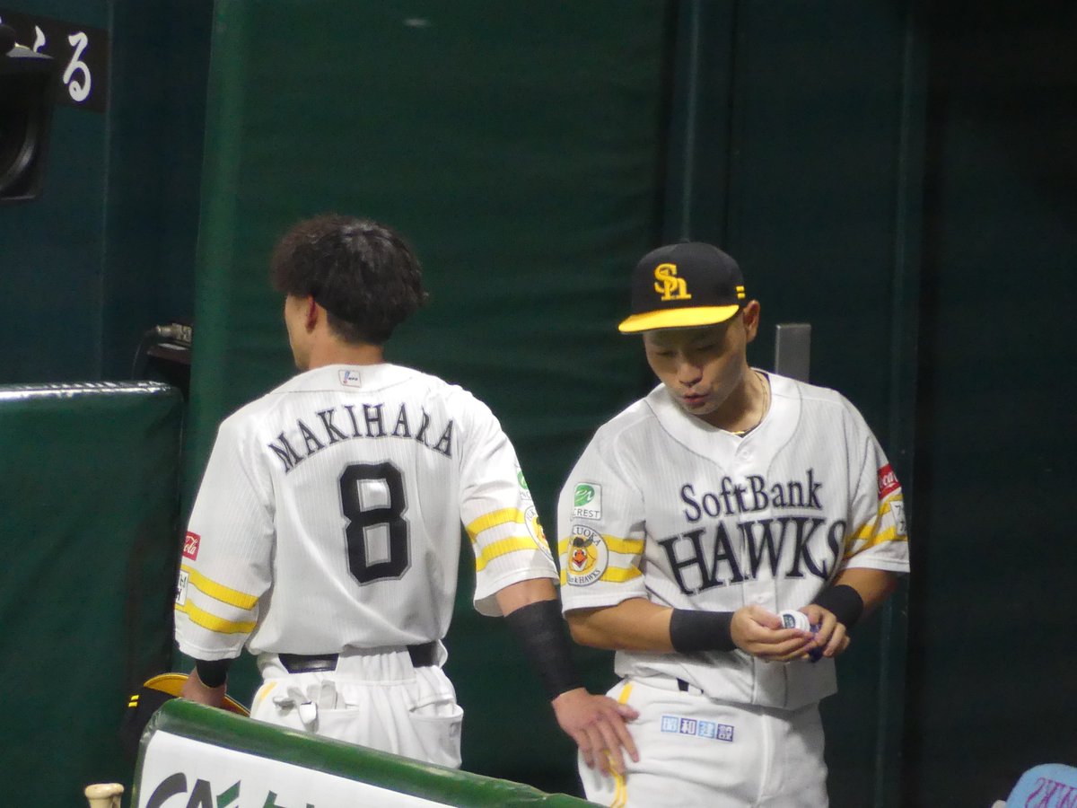 Akira_01130's tweet photo. 晃さんの横は僕のもの
#中村晃 #牧原大成 https://t.co/Ij9xeMZ7MR