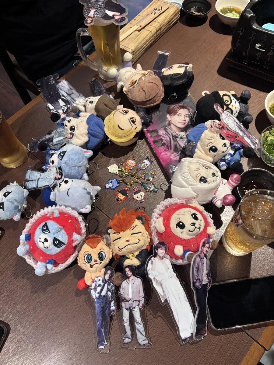 dianne0724's tweet photo. Sep.26.2026🥂𓈒𓏸︎︎︎︎
地元MATE会🌈
久々に再愛♡初愛♡
最初の居酒屋で美味しいの食べて🍽
二次会も食べ尽くして飲み尽くした
楽しい時間だった✨✨
次は鑑賞会…かな💿
グッズのイケ散らかしは最高だね😆🌈
 
 #地元MATE会
 #MATE
#三代目JSOULBLOTHERS https://t.co/uh9Qbw47Li