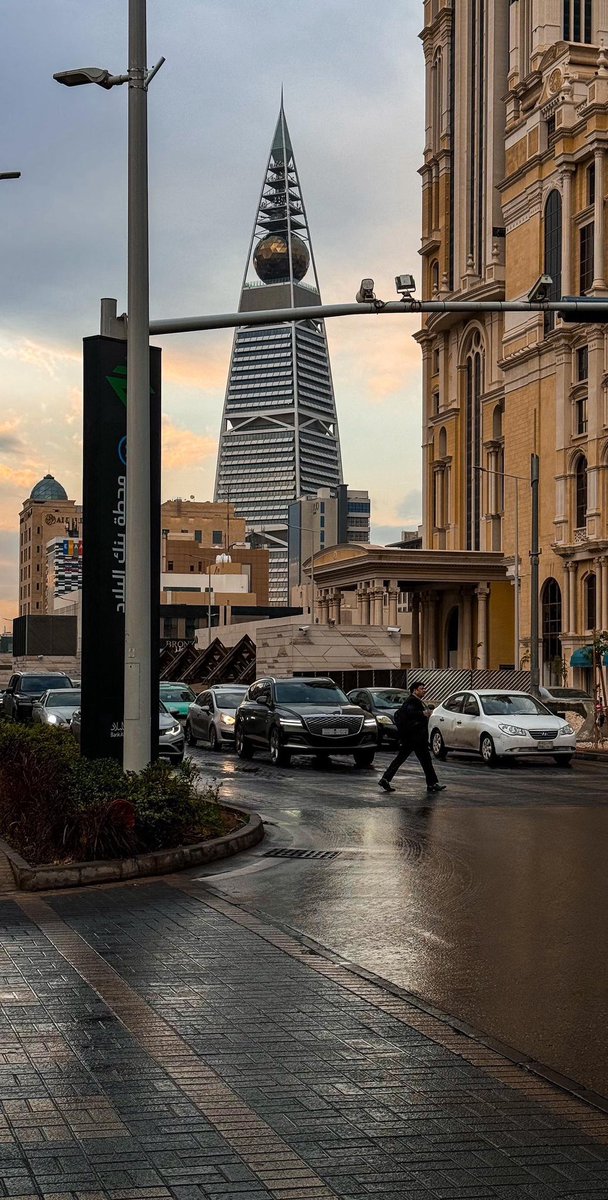 iFalcon10's tweet photo. تصحى من النوم على هالاجواء 

احبك يا الرياض 💚 https://t.co/66hYN5Vlhb