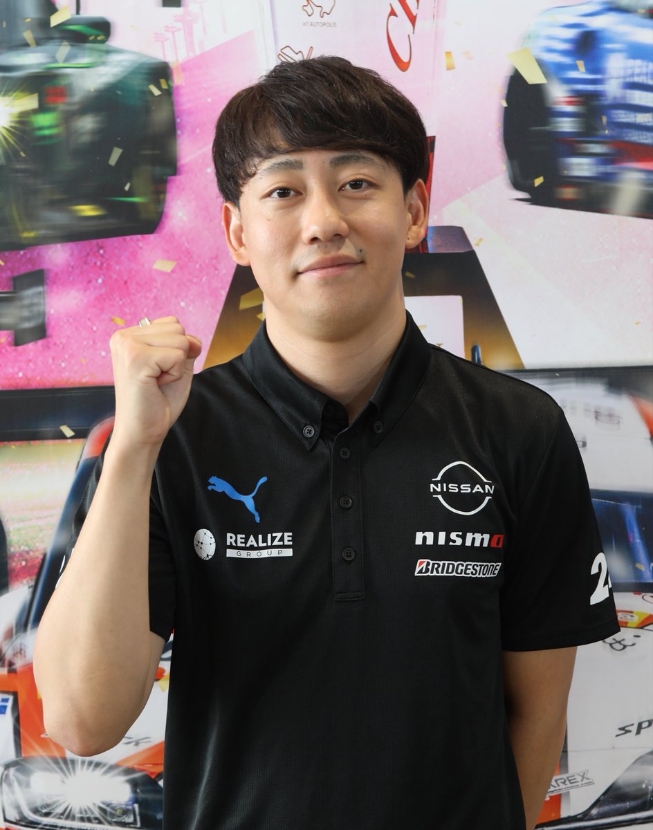 supergt_square's tweet photo. SUPER GT EXPERIENCE サーキットに行こう！！ in スーパーオートバックスかしわ沼南

SUPER GTドライバー
#24 三宅淳詞 選手（KONDO RACING） 
📸ドライバートークショー、撮影会、サイン会、たくさんのファンサービスもありがとうございました⭐️

この後、まだまだ間に合いますので
14:00～14:30ドライバートークショー
（終了後、フォトセッション・サイン会）
お越しくださいませ💫

YouTubeライブ配信もしてます❤️‍🔥
https://t.co/t4pvwfhHpz

最終戦、モビリティリゾートもてぎ🎉
2026 AUTOBACS SUPER GT Round 8 MOTEGI GT 250km RACE GRAND FINAL
へ向け、Rd.8 もてぎの大会メインビジュアルのフォトポイント前での写真も撮らせていただきました✨

#SUPERGT #スーパーオートバックスかしわ沼南 #千葉県 #柏市