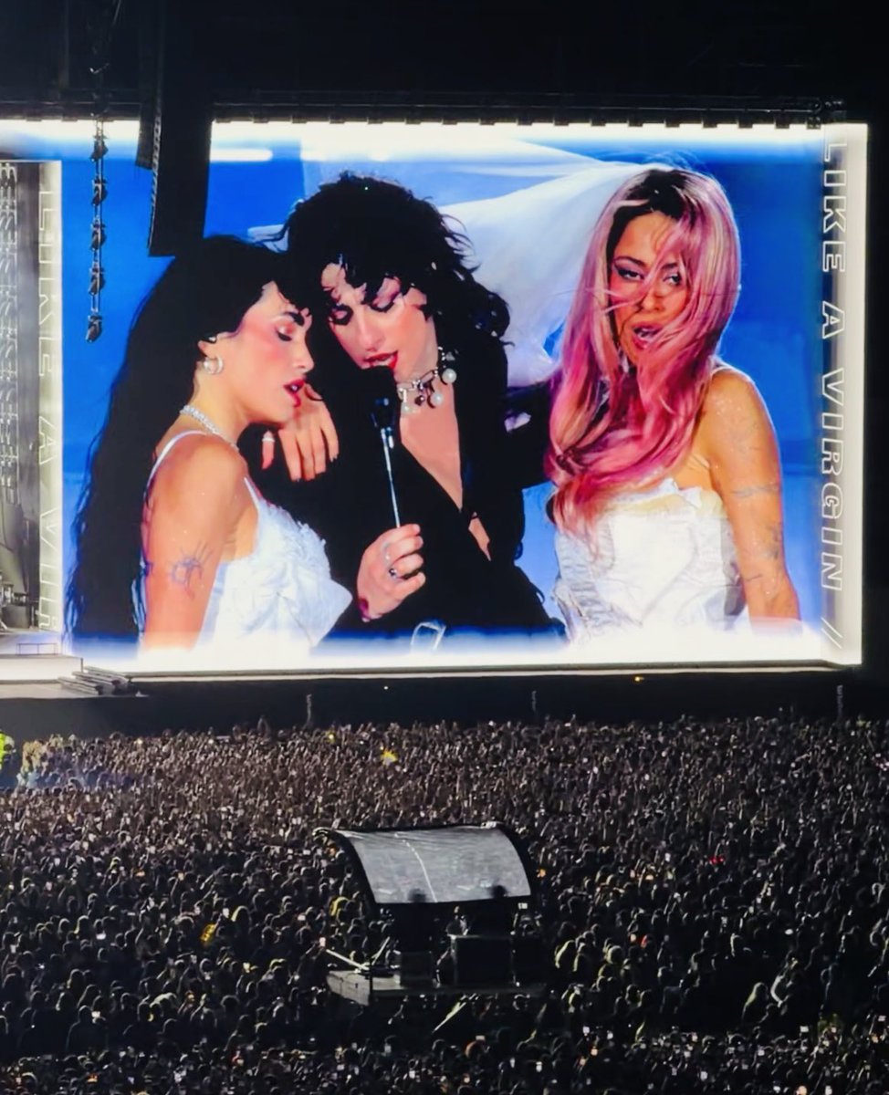 whytalula's tweet photo. qué gran momento para ser lesbiana https://t.co/GTJZ9ZzZrz