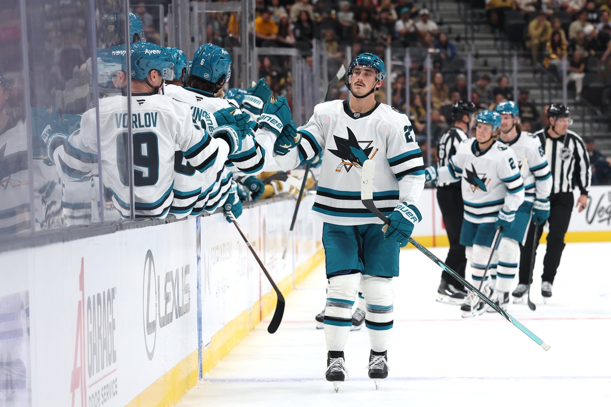 SanJoseSharks's tweet photo. Closing out the preseason with a dub in Vegas! 🙌

🦈: 4
⚔️: 2 https://t.co/eombJaowzC