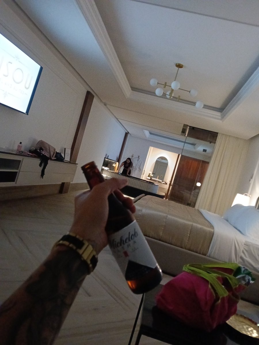PedroL76002's tweet photo. Chica  🦄   o chica con permiso que guste  acompañarnos  ambos 38 años  heterosexual ambos  motel Bisou ...gpe🥵 https://t.co/9CjYhAms39