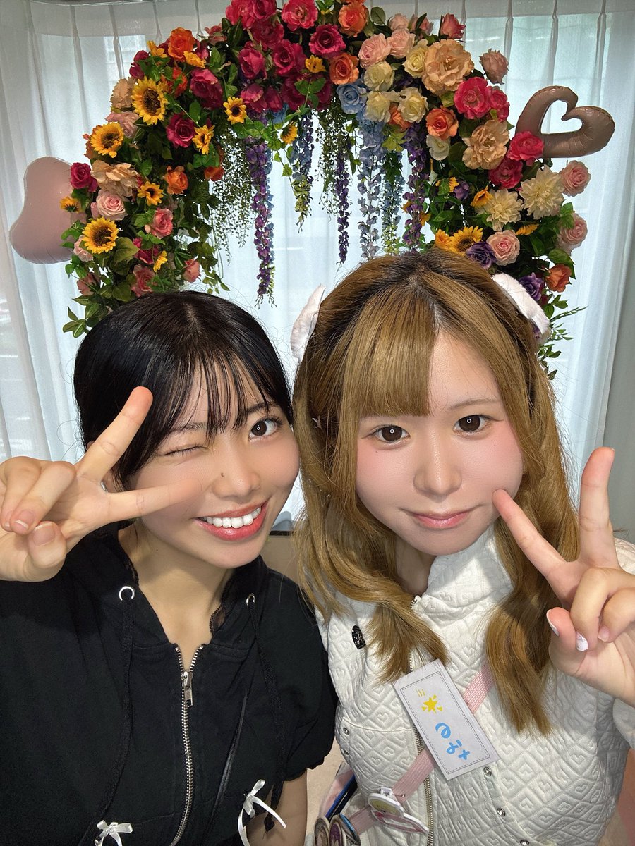 Shape_and_Shake's tweet photo. 9月27日（日）出勤キャスト‼️

(前半)
🩷花咲もも🐹 @shape_momo 14:00-18:00
💙空乃なの🌟 @shape_nano
🤎望月まろん🧸 @shape_maron
🤍汐見かい🐋 @shape_kai 13:00-21:00

かいちゃん16時から出勤になりました！

もうすぐやってくる特別な日、1周年イベントまであと少しです🎂🥳✨この時期ならではのドキドキと楽しさを、しぇいしぇいで一緒に味わいながら過ごしませんか？すてきな時間を過ごせるようにお待ちしておりますので、ぜひ会いに来てくださいね🥂
