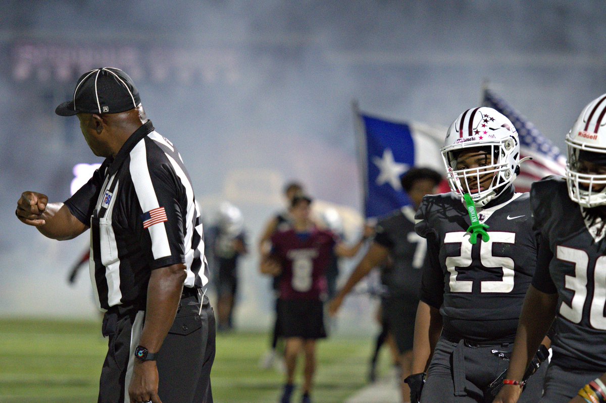 AllSportsLB's tweet photo. my wife , lilia vazquez , took these photos at the lewisville vs marcus game last friday night ..... https://t.co/aY9nFZOyqC