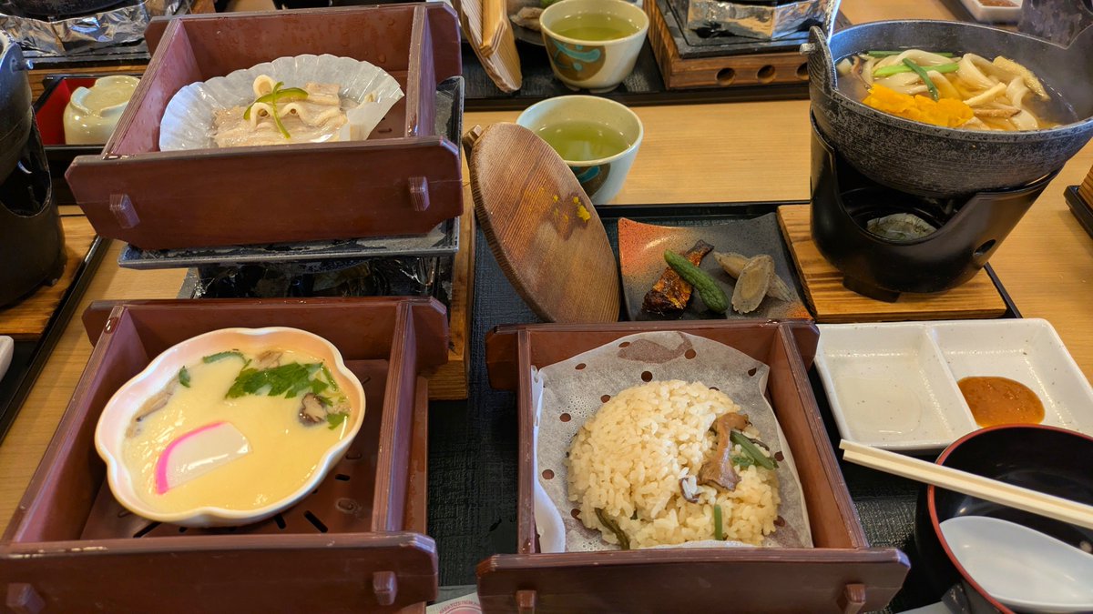 Moririn55S's tweet photo. 山梨バス旅なう
お昼ご飯！
ほうとう美味しかった(*´༥` *)ŧ‹”ŧ‹”♥️ https://t.co/Pdn72tEM9F