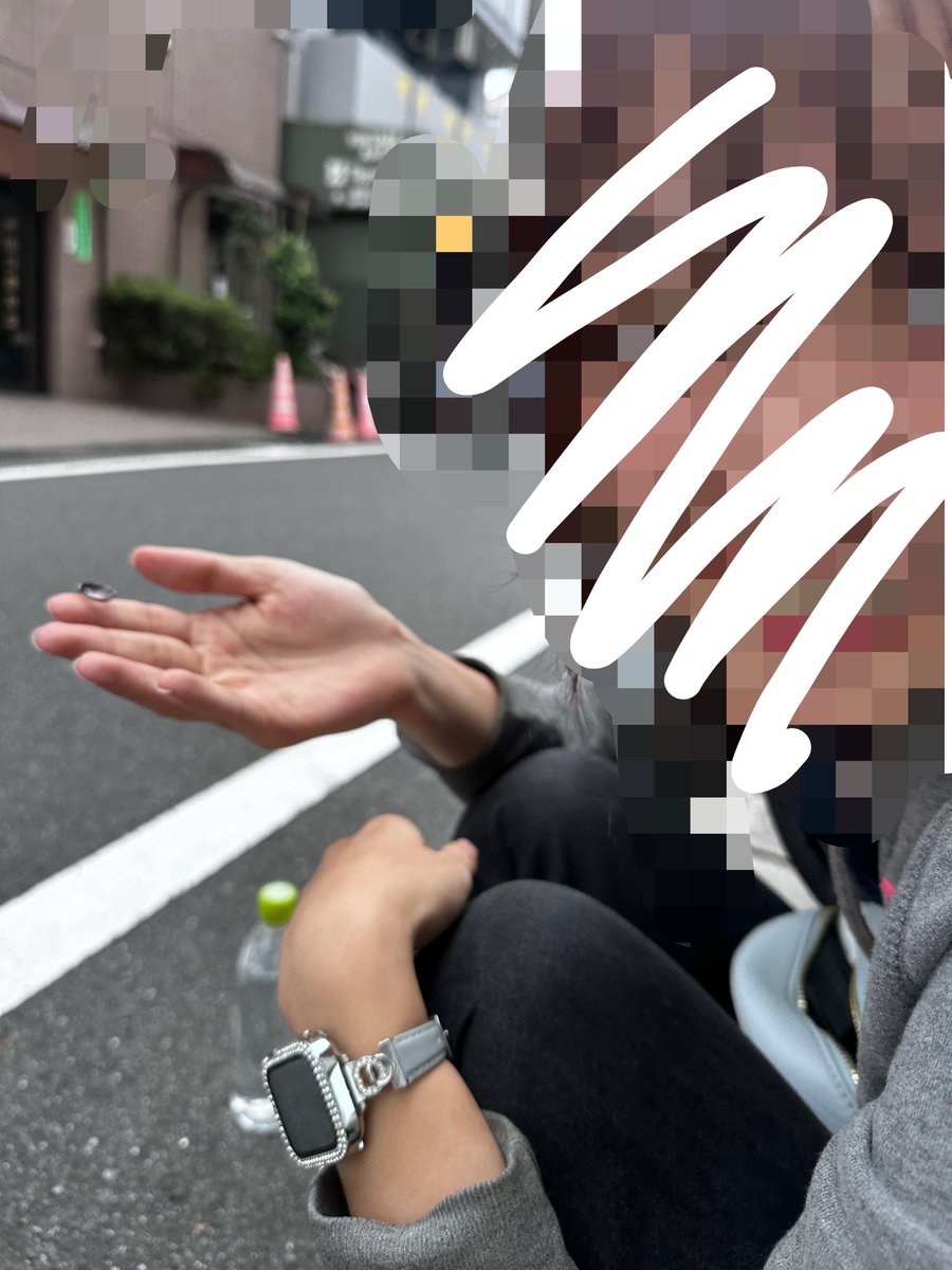 x_9ill_v's tweet photo. カラコン褒めたら突然外して裸眼見せてきてこわい https://t.co/lT7aYxEEmD