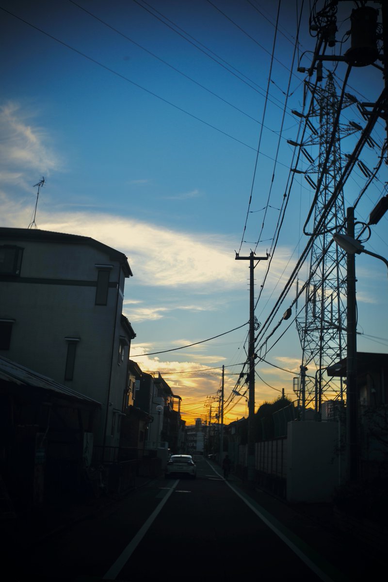 DrYamanouchi's tweet photo. 📷今日のイチマイ-1601📷
『夕暮れ時』
日が沈むのが早くなったなぁ~🌆
このレンズが生まれた88年前のこの場所は、どんな夕暮れだったのだろう..🤔
父はきっと見ているはず。
Leica M-P typ240+Leitz Elmar 3.5cm f3.5 (1938)
#Leica
#オールドレンズ
#Elmar
#夕方 https://t.co/GdAbmcdyPn