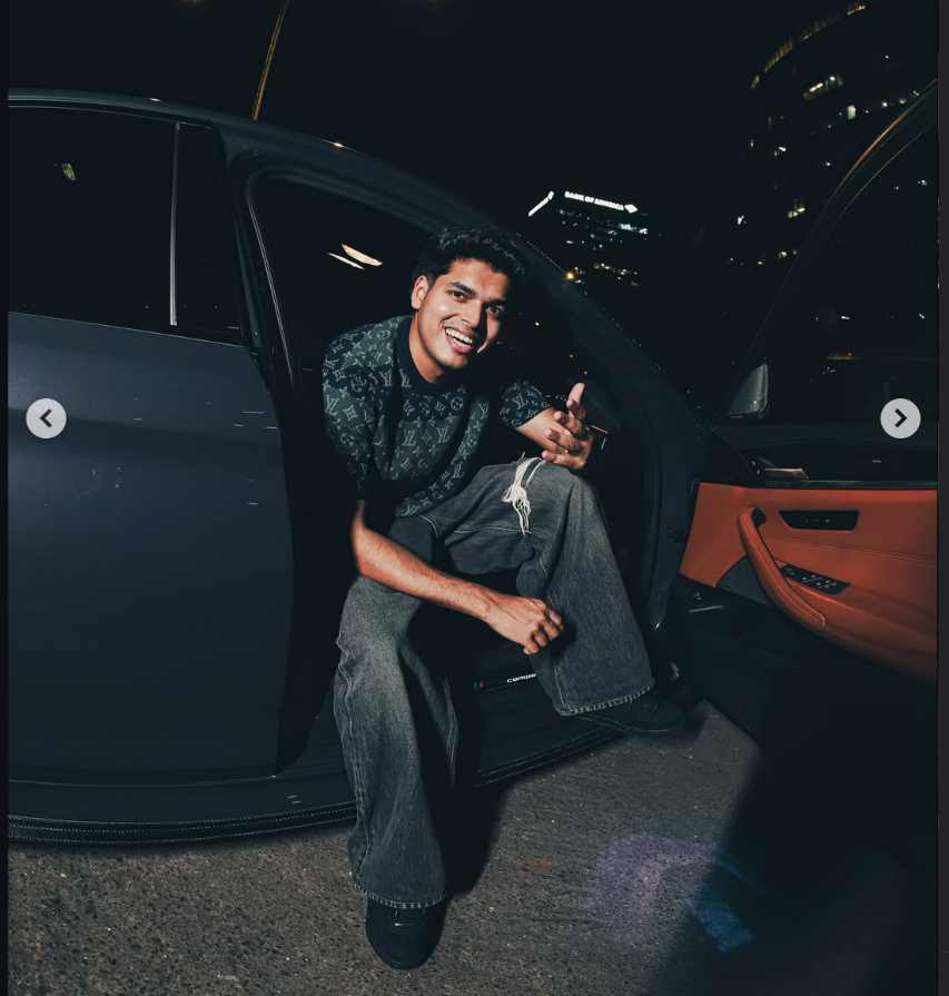 goat_jonathan16's tweet photo. one rides on CYCLE  while the other flies in SUPERCARS
one gets WAGES to play while the other is a OWNER of an ORG 
one has to make VLOGS to earn pennies while the other is the face of many brands 
one has 0 LAN MVP while the other has multiple MVPs https://t.co/mZr2LP44lb