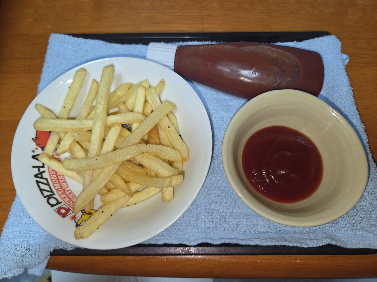 moko7240's tweet photo. @urusa_itri_tnsi おつかれさまでした！
ポテトでもどうぞ〜(╮╯╭) https://t.co/zD0thQ9DkN