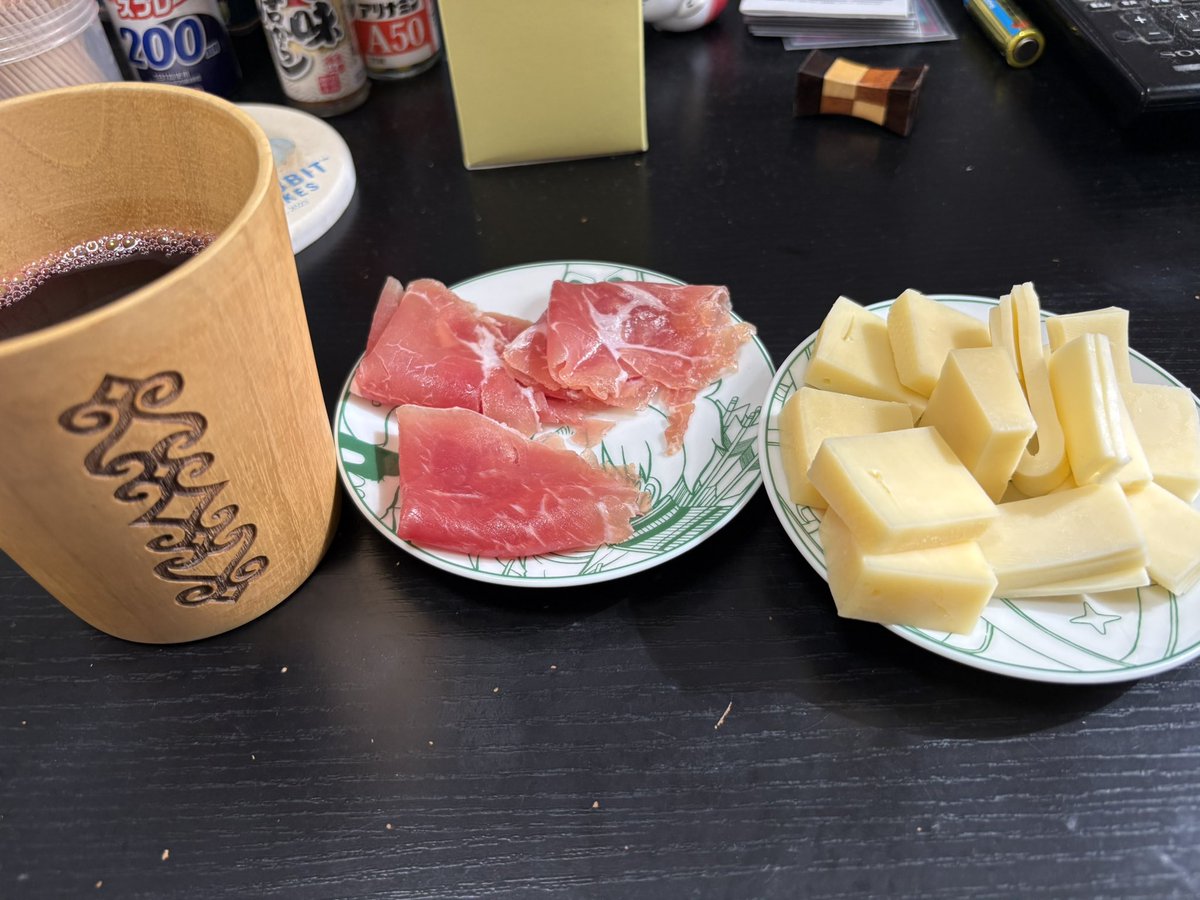 kojionex's tweet photo. もともとチーズ好きだけどすぐ影響受けるおじさんなので買って来た https://t.co/t0xgrMVZq1