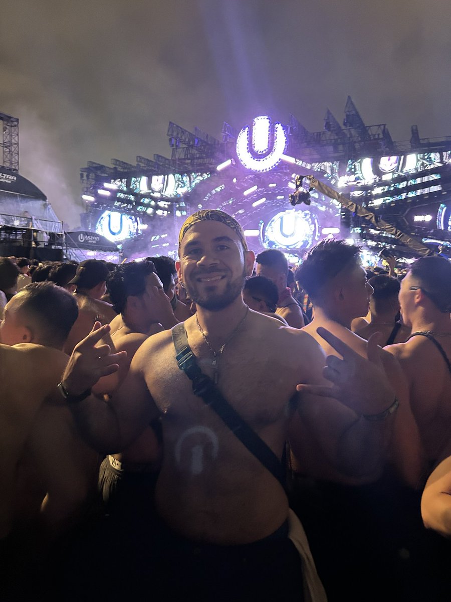 jhadcent's tweet photo. Silver week

#EDM #Rave https://t.co/1zBUCttHmh
